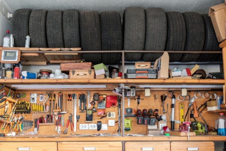 Cabanon avec porte outils